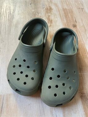 CROCS Classic Clog in Olive Green